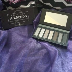 Younique Addiction Palette #2